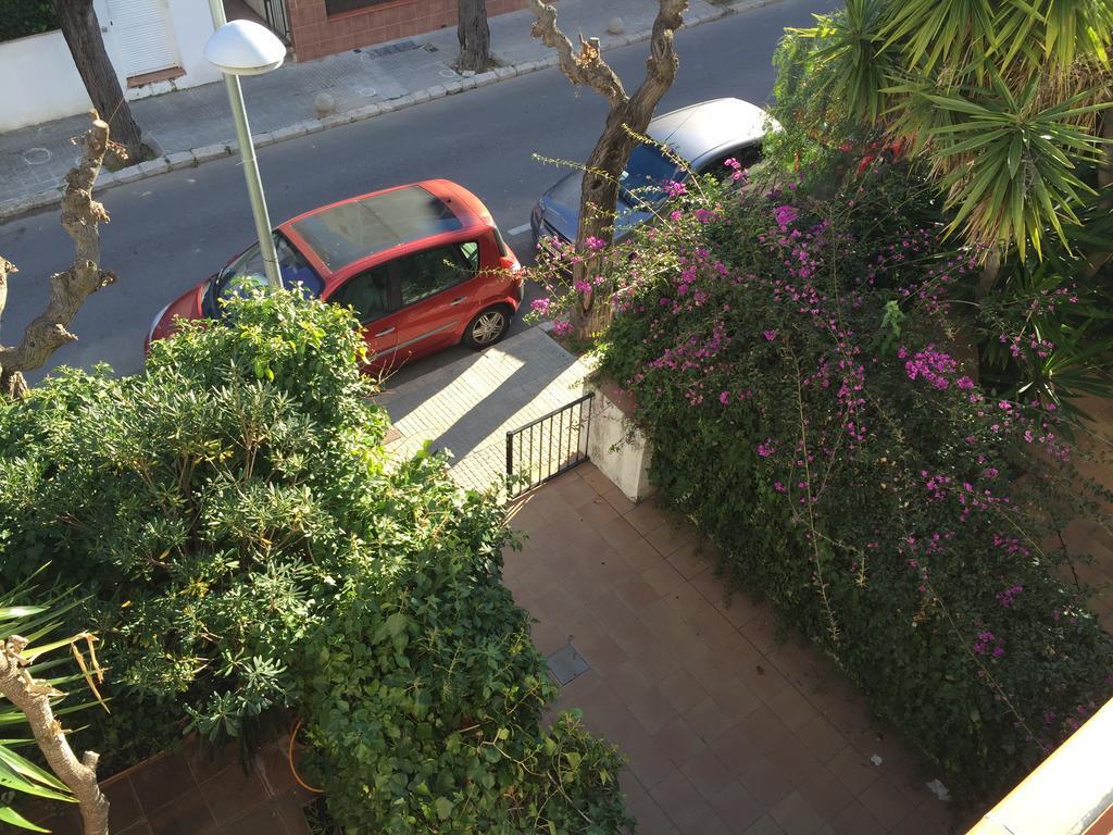 Apartamento Way To Bcn Sitges Habitación foto